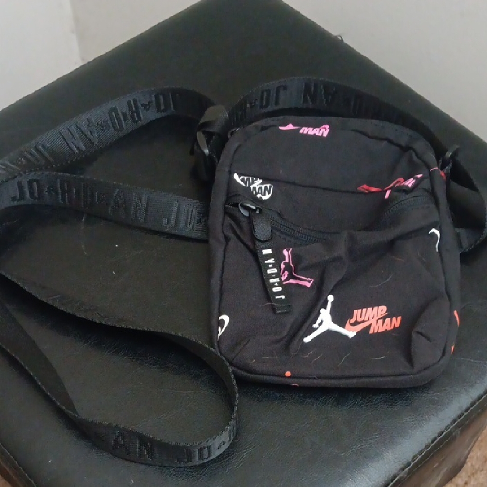 Jump Black Belt Bag Compact and Versatile